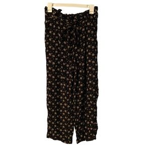 American Eagle womens size M pull on floral paper bag waist black baggy stretch